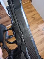 Niefortunny incydent z bronią w powiecie strzeleckim