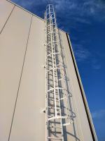 Drabiny ewakuacyjne - do czego służą i kiedy je stosować, przepisy, normy bezpieczeństwa