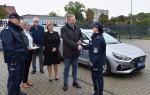 Uroczyste przekazanie nowego, nieoznakowanego radiowozu dla Komisariatu Policji w Grodkowie