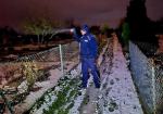 Policjanci sprawdzają miejsca przebywania osób bezdomnych