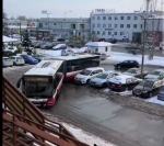 Zator na pętli przy Dambonia w Opolu. Źle zaparkowany pojazd zablokował autobusy