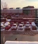 Zator na pętli przy Dambonia w Opolu. Źle zaparkowany pojazd zablokował autobusy