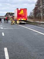 Wypadek na autostradzie A4. Bus najechał na ciężarówkę