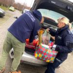 Policjanci z pomocą porzuconym zwierzakom