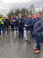 Wiceminister Paweł Gancarz w dialogu z protestującymi rolnikami w Opolskiem