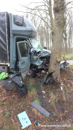 Groźnie wyglądający wypadek w Jasieniu - kierowca miał dużo szczęścia