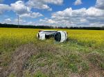 Wypadek na trasie Tułowice Małe - Skarbiszowice: Kierująca Peugeotem dachowała na polu