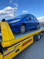 Zderzenie skutera z osobówką w Dobrodzieniu - 18-latek w szpitalu