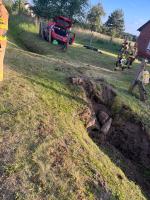  Wypadł z drogi i uderzył w słup na prywatnej posesji 