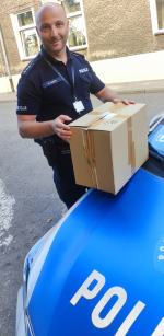 Dzielnicowi uratowali małe pustułki 