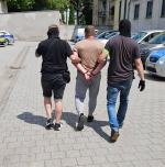 Poszukiwany listem gończym nie rozstawał się z maczetą i metalową pałką