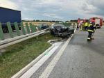 Wypadek na A4: Samochód osobowy najechał na tył naczepy ciężarówki