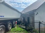 Kotlarnia: Tir wjechał w dom