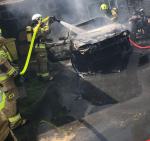 Auto stanęło w płomieniach. Akcja gaśnicza w miejscowości Pokój