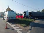 Wypadek na skrzyżowaniu K45 i W416: Rowerzystka potrącona przez ciężarówkę