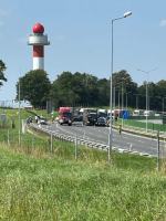 Kierowca zjechał z drogi i rozbił się na znaku drogowym