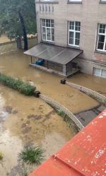 Nysa: ewakuacja szpitala po zalaniu. Brak jest prądu 