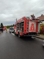 Zderzenie dwóch aut w Łambinowicach - uszkodzony sygnalizator przy przejściu dla pieszych