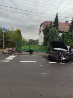 Zderzenie dwóch aut w Łambinowicach - uszkodzony sygnalizator przy przejściu dla pieszych