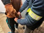 Zaatakował ochroniarza i uciekł z towarem - zatrzymany po policyjnym pościgu