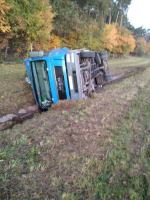 Kierowca ciężarówki wjechał do rowu na A4 w kierunku Katowic 