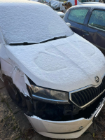 Nietrzeźwy obcokrajowiec uszkodził latarnię i znak drogowy