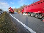 Wypadek na A4: Zderzenie dwóch ciężarówek, jedna osoba poszkodowana, lądował LPR