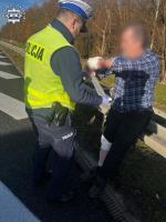 Szybka reakcja policjantów w miejscu wypadku uratowała życie 65-latka