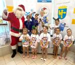 Święty Mikołaj na zawodach pływackich w "Akwarium"