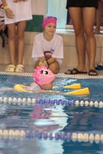 Święty Mikołaj na zawodach pływackich w "Akwarium"