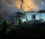 Policjanci uratowali 93-letnią seniorkę z płonącego domu