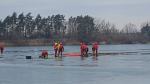 Doskonalili ratownictwo lodowe na kąpielisku Bolko - jak reagować w sytuacji zagrożenia? 