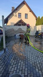 Pożar domu w powiecie krapkowickim. Ogień rozprzestrzeniał się błyskawicznie