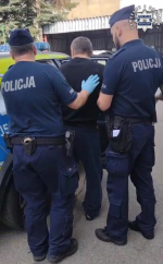 Uzbrojony napastnik wtargnął do mieszkania - 19-latek z ranami w szpitalu, sprawca aresztowany