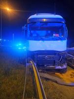 Zderzenie ciężarówki z osobówką na obwodnicy Opola. Jedna osoba poszkodowana