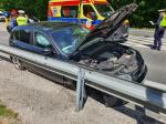 Samochód osobowy uderzył w barierki na DK46 - utrudnienia w ruchu