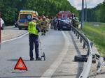 Samochód osobowy uderzył w barierki na DK46 - utrudnienia w ruchu