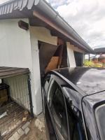 Kierowca zasłabł za kierownicą w Ligocie Czamborowej - auto wjechało w budynek