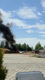 Pożar w Jełowej. Płonie fadroma. Trzy jednostki w akcji