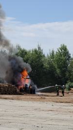 Pożar w Jełowej. Płonie fadroma. Trzy jednostki w akcji