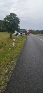 Utrudnienia na drodze wojewódzkiej 454. Zdarzenie drogowe w rejonie Krzywej Góry