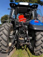 Ciągnik przewrócił się na bok w gminie Namysłów. Kierowca ukarany mandatem