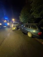 Zderzenie dwóch samochodów w Kadłubie Turawskim. Dwie osoby trafiły do szpitala