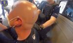 Opole: Agresywny mężczyzna pluł na policjantów, wyzywał i próbował się samookaleczyć WIDEO 