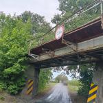 Traktor uszkodził most w miejscowości Jędrynie