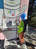 Wspólne malowanie połączyło dzieci, rodziców i artystów