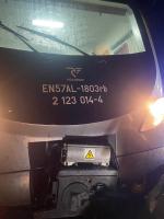 Pomyliła tory z drogą. Kobieta może mówić o dużym szczęściu 