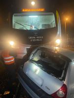 Pomyliła tory z drogą. Kobieta może mówić o dużym szczęściu 