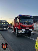 Wypadek motocyklisty w miejscowości Dobra. Droga całkowicie zablokowana