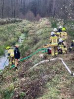 Strażacy OSP trenowali ratownictwo wodne i działania przy pożarach aut elektrycznych